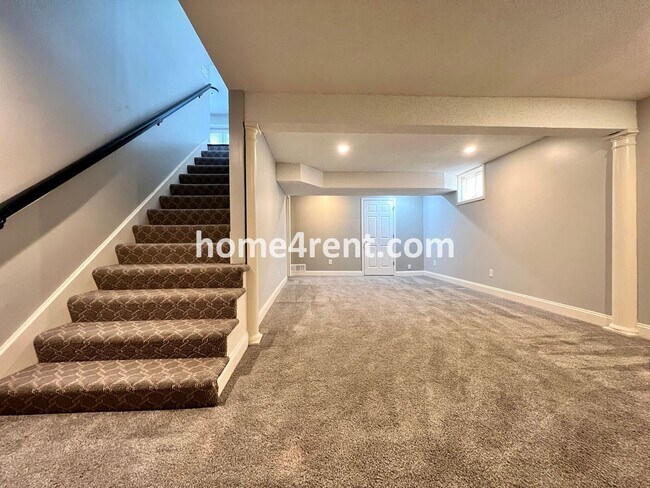 Building Photo - Maintenance Free Living w/ Hardwood Floors, Open Layout, Granite Counters, Finished Basement!