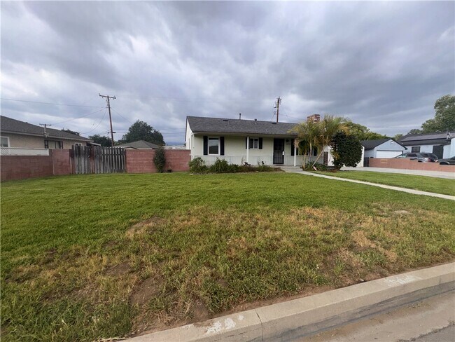 Building Photo - 2233 W Havenbrook St