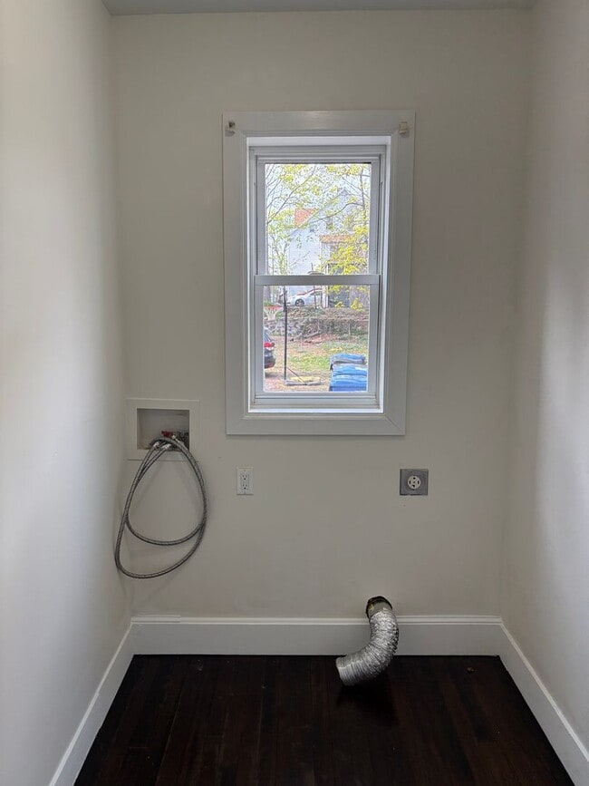 Building Photo - 38 Roberts St