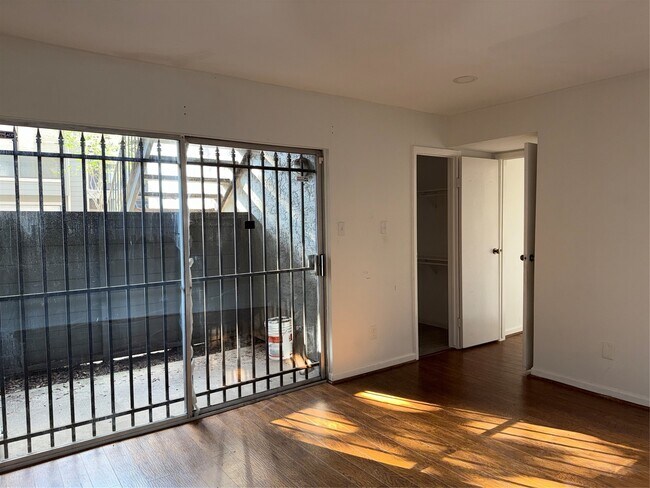 Building Photo - 6601 Sands Point Dr