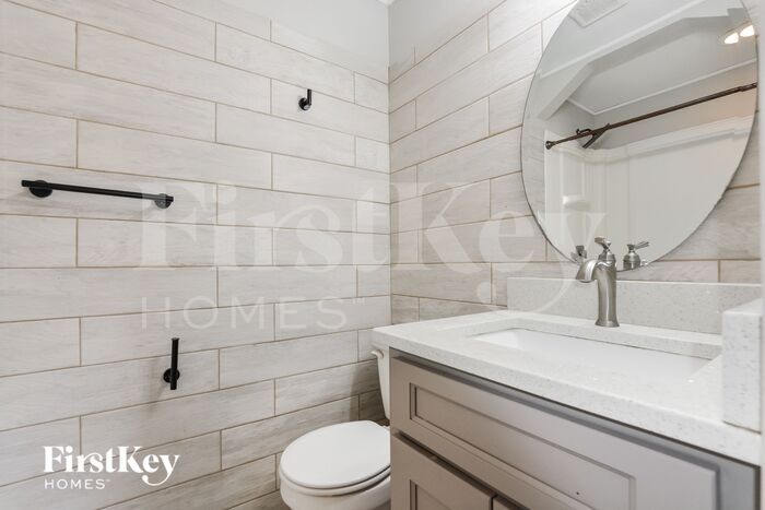 Building Photo - 1520 Tivoli Dr