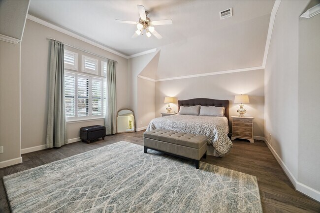 Building Photo - 1725 W 23rd St