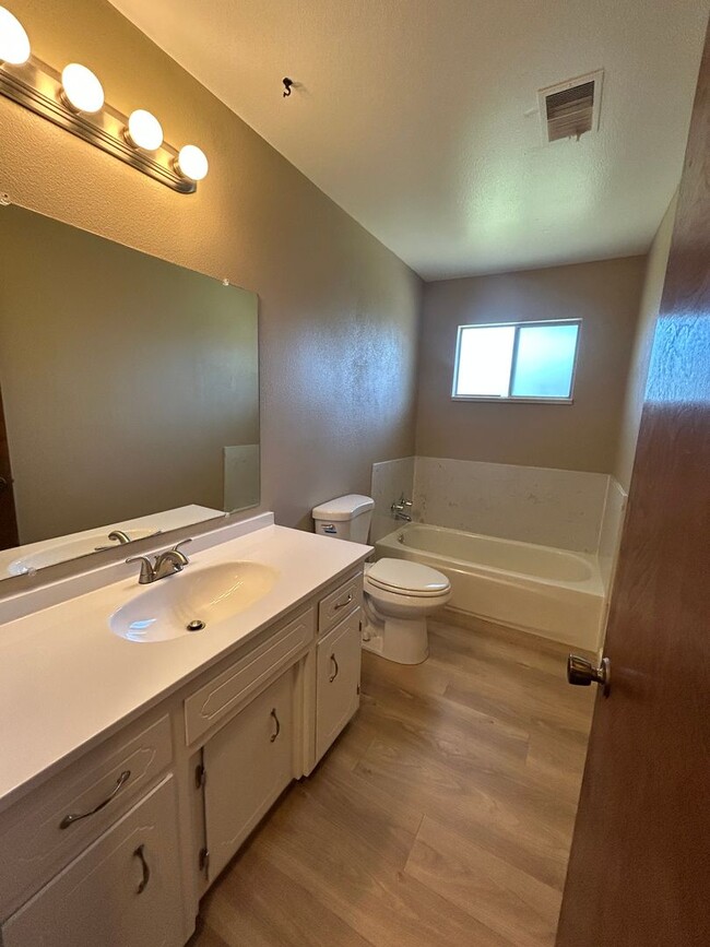 Building Photo - 310 Hedstrom Rd