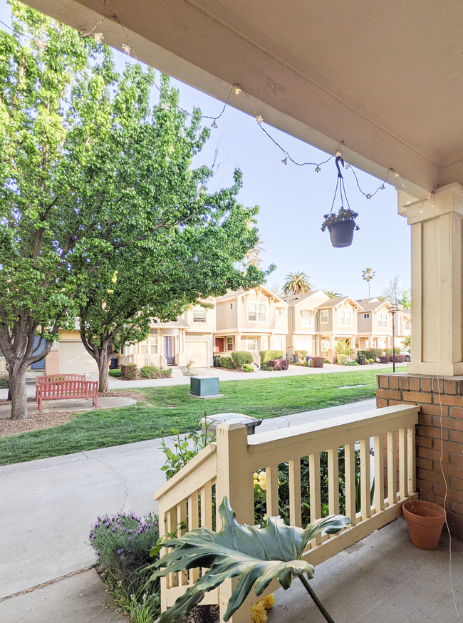 Building Photo - Beautiful Renovated Midtown Home!