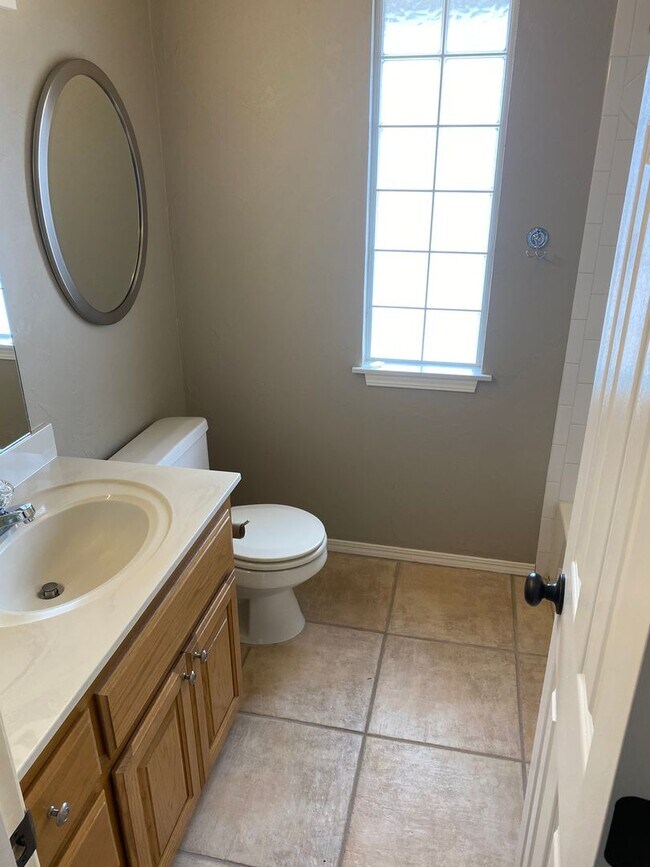 Building Photo - Super Clean Home in Stonebrook at Coffee Creek