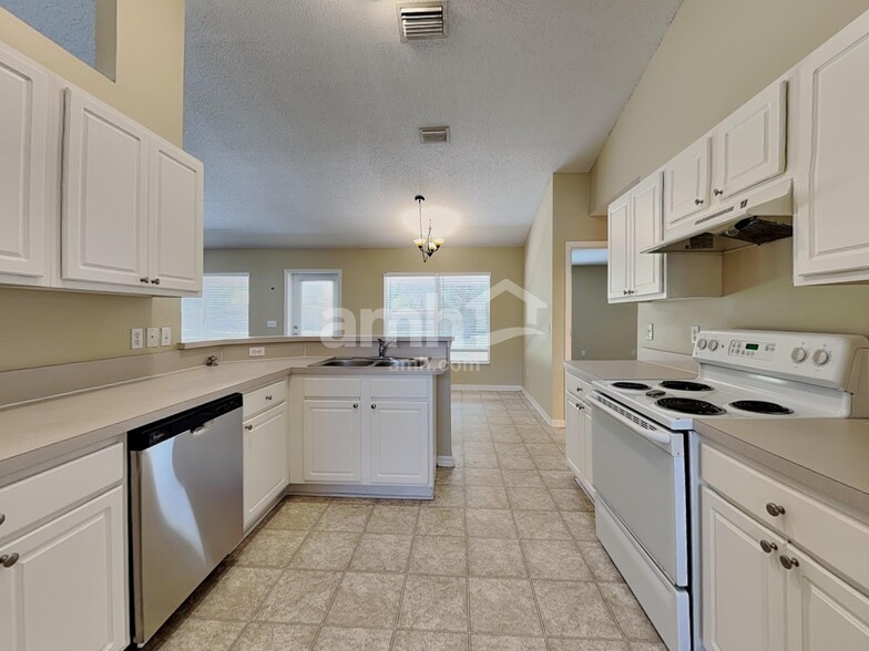 Building Photo - 2085 SE North Blackwell Dr