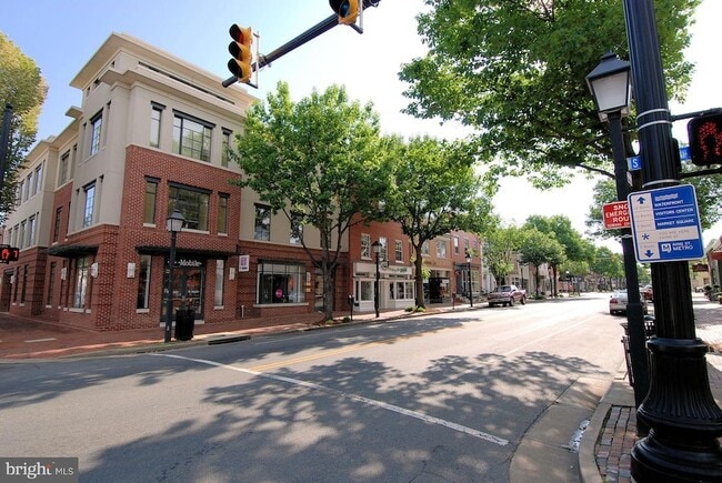 Building Photo - 5901 Mt Eagle Dr