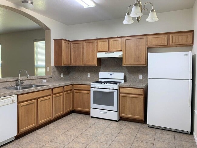 Building Photo - 2402 Allred Dr