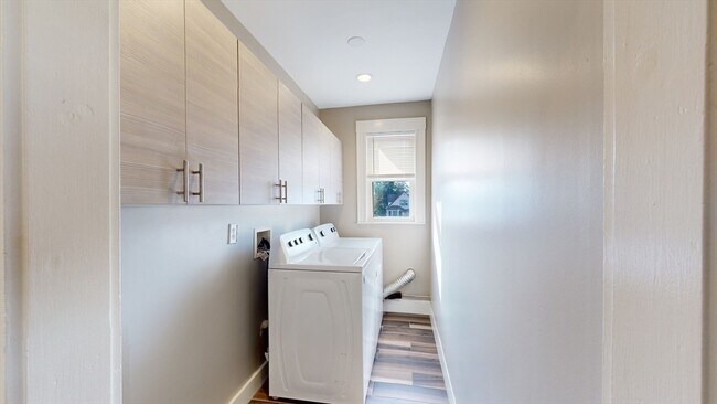 Building Photo - 63 Whitten St