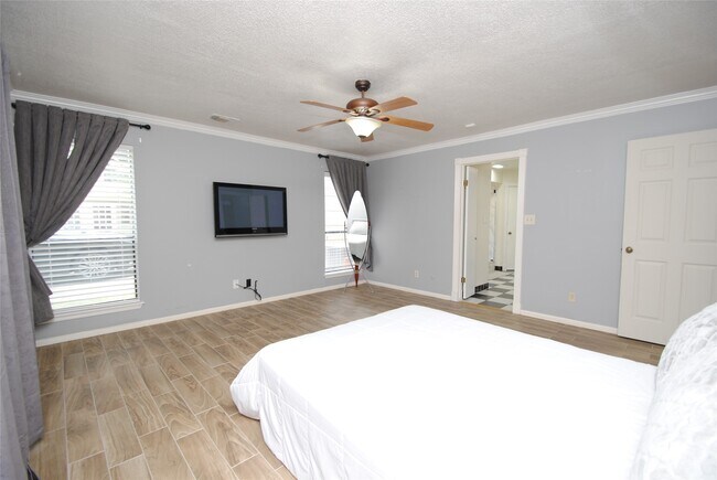 Building Photo - 15007 Pebble Bend Dr