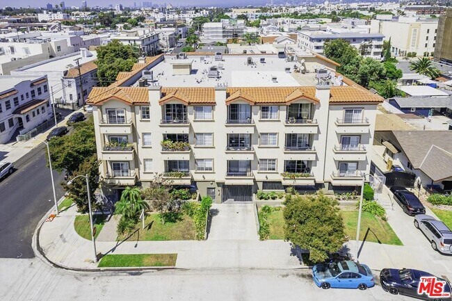 Building Photo - 601 Serrano Ave