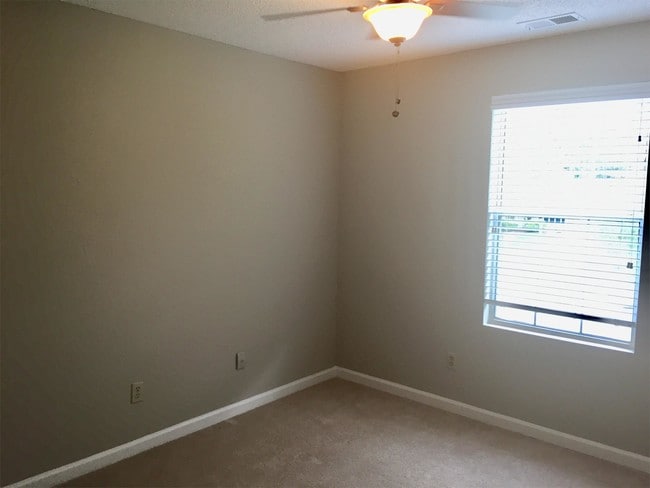 Building Photo - 1475 Chaseway Cir