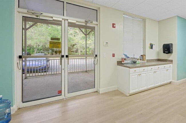 Building Photo - 3606 Maclay Blvd