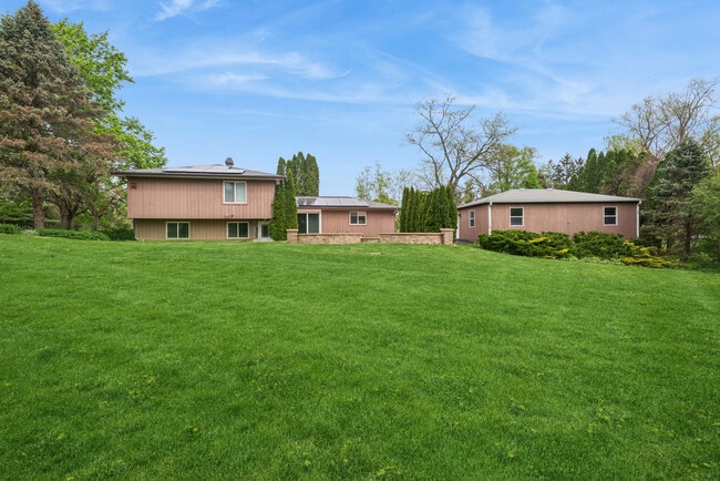 Building Photo - 1N451 Indian Knoll Rd