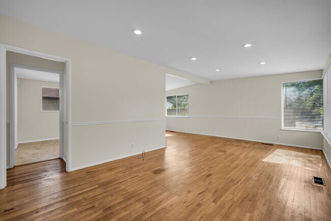 Building Photo - Cottonwood Heights