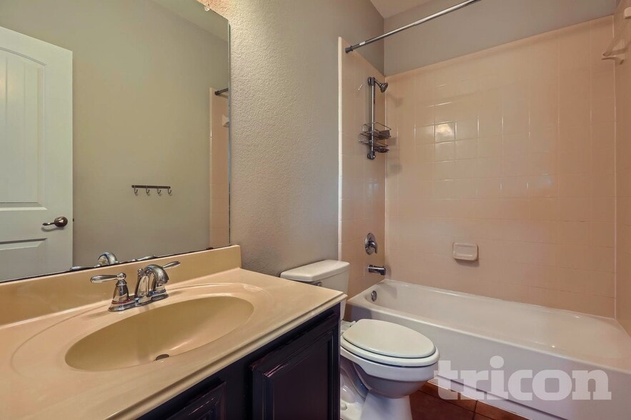 Building Photo - 1030 Barrington Dr