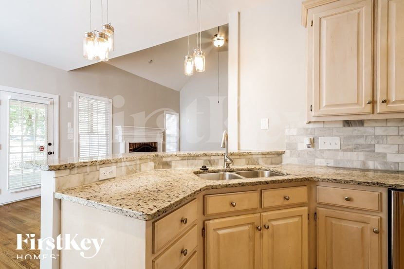 Building Photo - 12439 Sylvan Oak Way