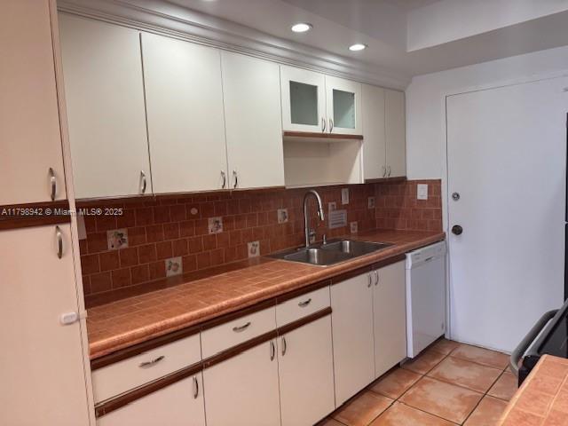 Building Photo - 5401 Collins Ave
