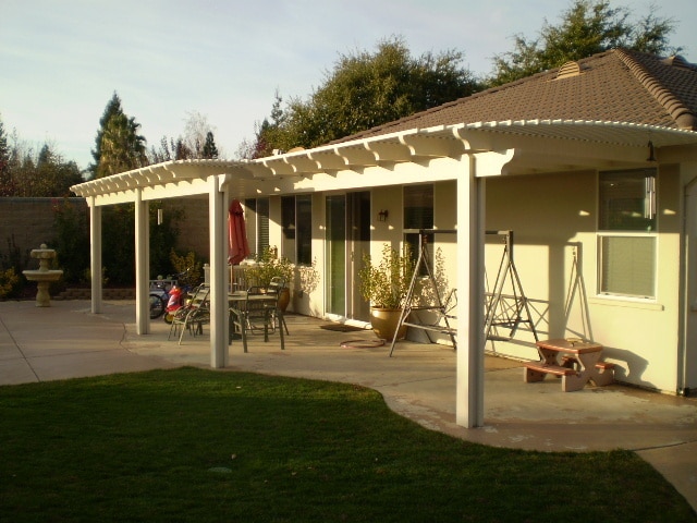 Building Photo - Beautifully Maintained and Upgraded Parkwa...