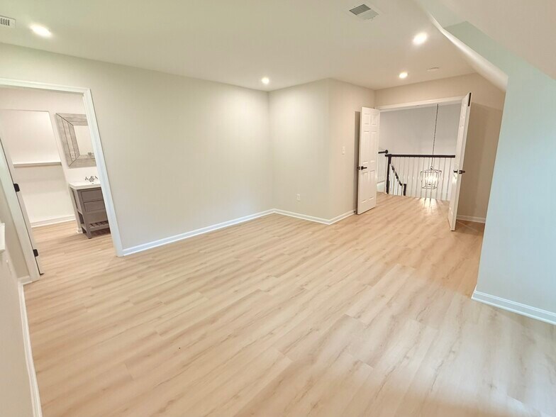 Upstairs primary bedroom - 9248 Wood Glade Dr