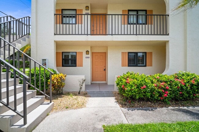 Building Photo - Nicely Renovated 2 bedrooms 2 bathrooms Co...