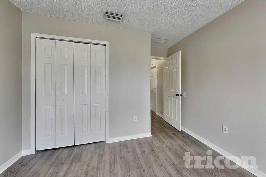 Building Photo - 11759 Lynmoor Dr