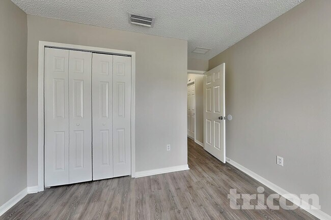 Building Photo - 11759 Lynmoor Dr
