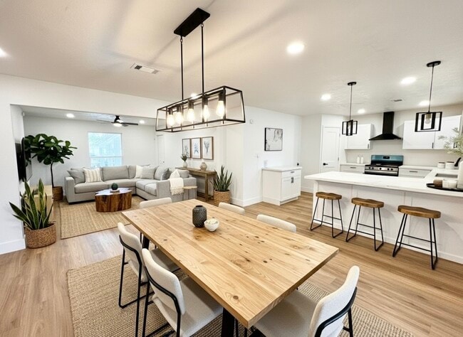 Building Photo - 3726 Heatherbrook Dr