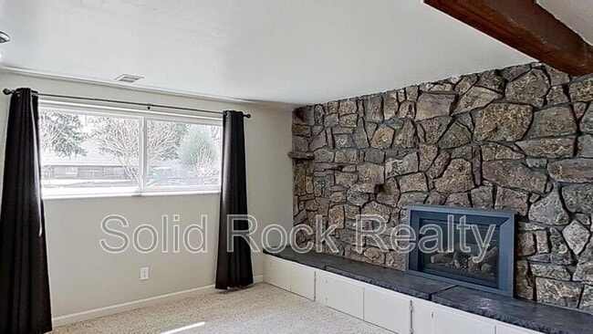 Building Photo - 4018 Goldenrod Dr