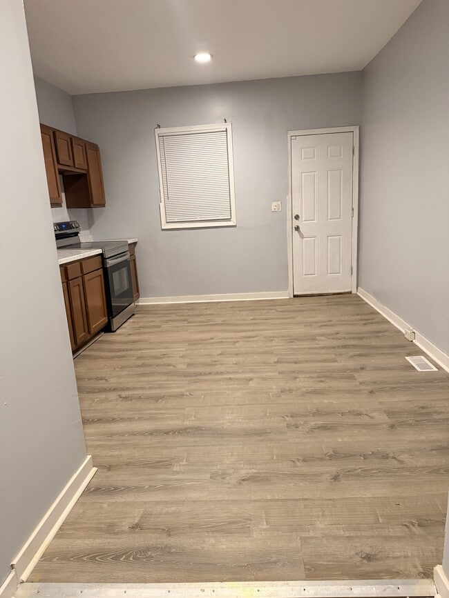 Building Photo - 1617 Darley Ave