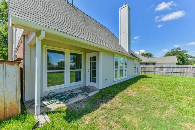 Building Photo - 106 Mango St