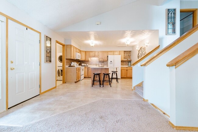 Building Photo - 2 Bedroom 3 Bathroom 1 Car Garage Fenced Back Yard Walkout Basement