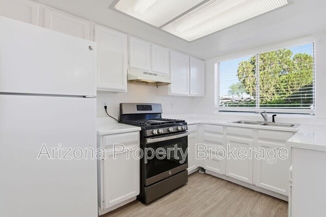 Building Photo - 1636 W Wescott Dr