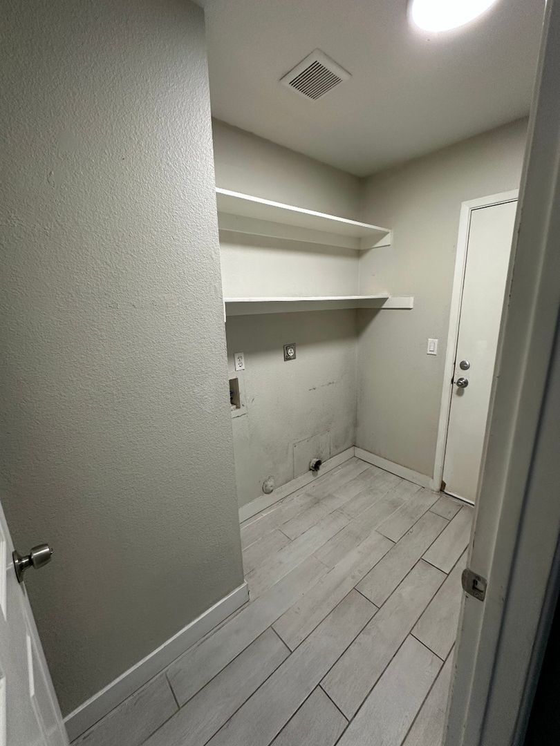 Building Photo - 3502 W Willow Ave