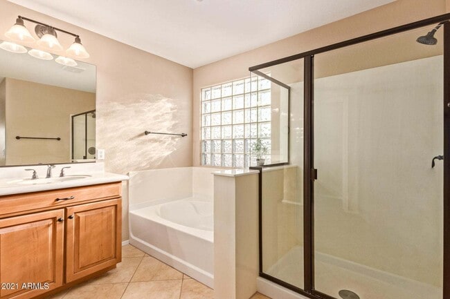 Building Photo - Eagle Glen Cul-de-sac Beauty