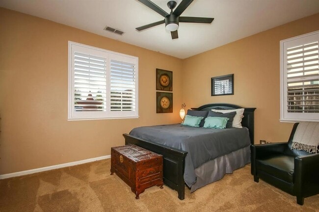 Building Photo - Amazing Solar Fosket Ranch Pool, Spa, Buil...