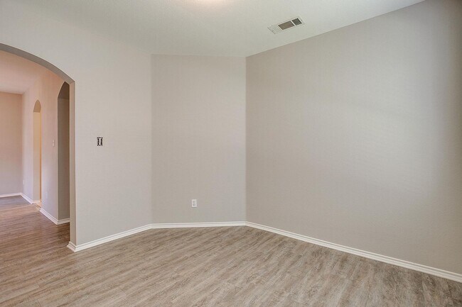 Building Photo - Large 4 Bedroom 3.5 Bathroom- Eagle Mounta...