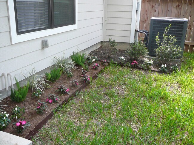 Building Photo - 5326 Larkin St