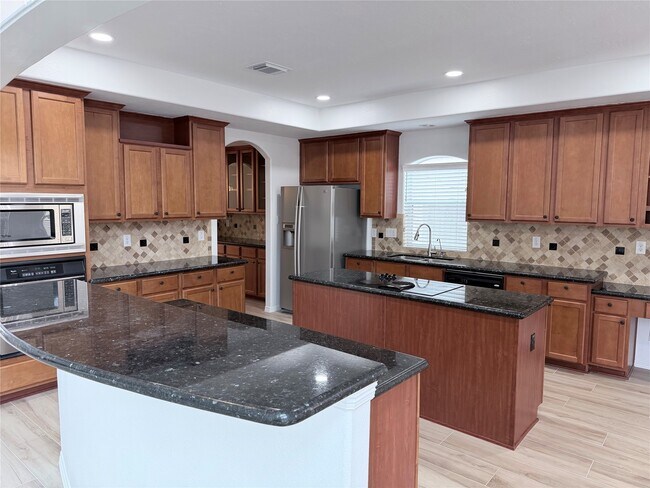 Building Photo - 16406 Lakewood Field Dr