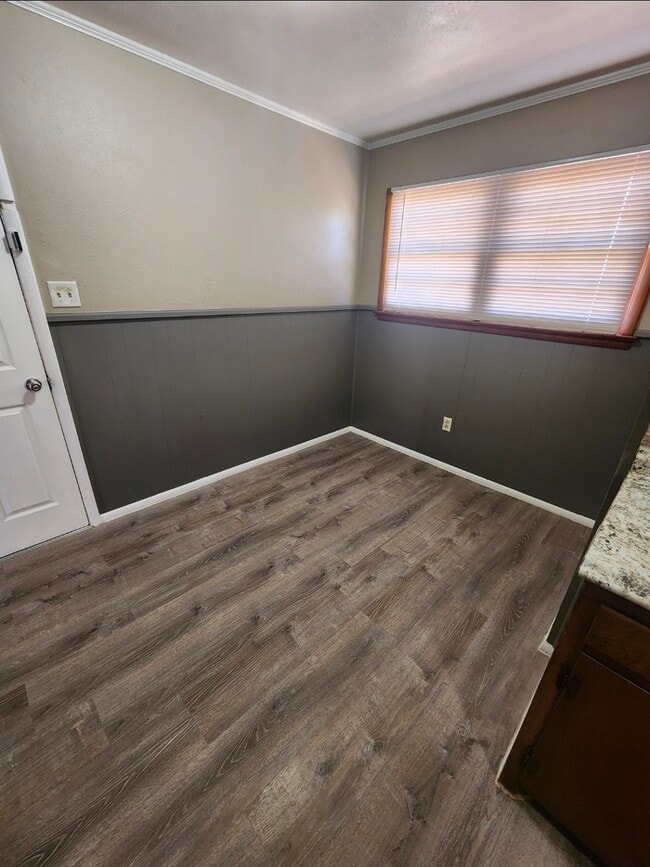 Building Photo - 3 bed 2 bath home with 1 car garage