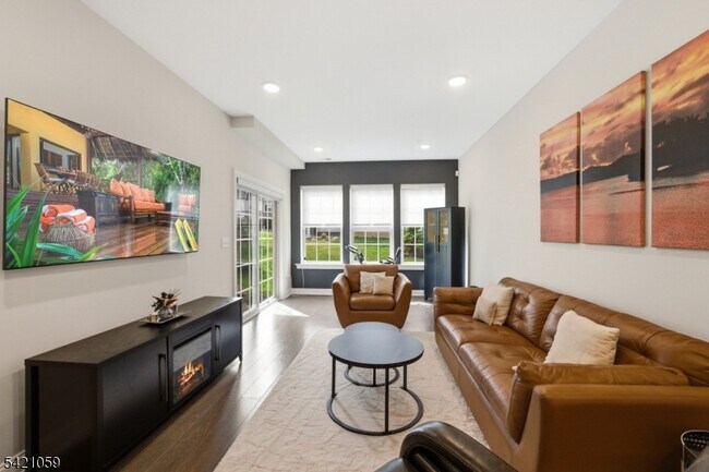 Building Photo - 12 Marigold Ct