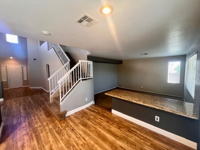 Building Photo - Cul-de-Sac Gated Community / Gated Communi...