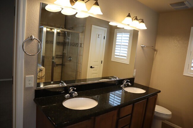 Building Photo - Livable, Lovable, & Avaiable!