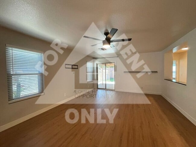 Building Photo - Great 3 Bed, 2 Bath with Open Floor Plan!