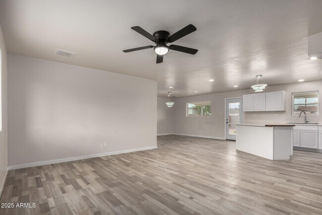 Building Photo - 3626 W Elm St