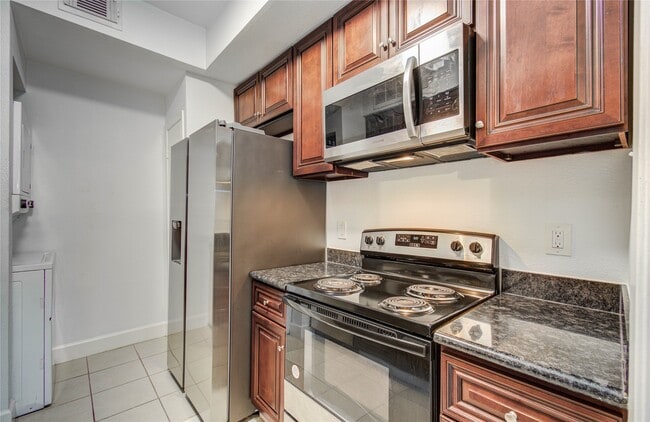 Building Photo - 9707 Richmond Ave.