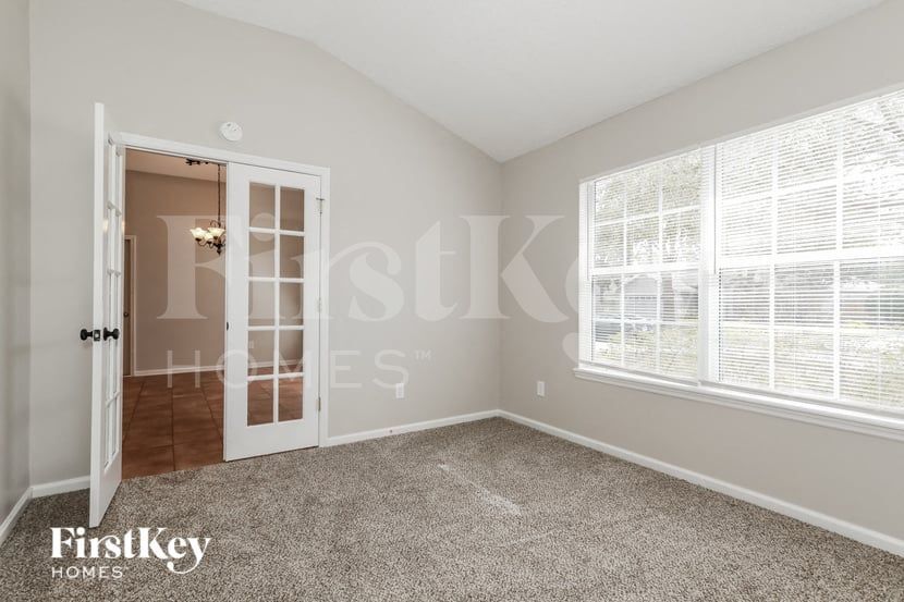 Building Photo - 1000 Hanover Ln