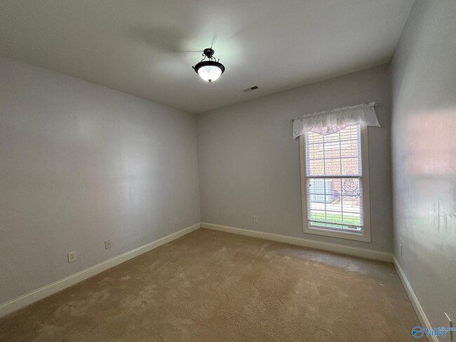 Building Photo - 15110 Lakeside Trail SW