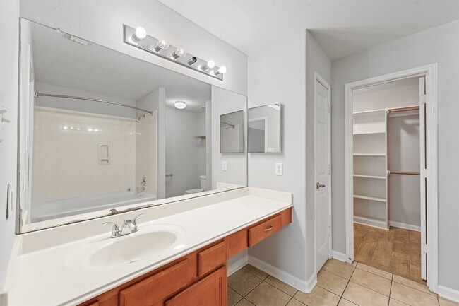 Building Photo - 2614 Royal Thistle Dr