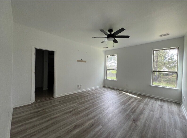 Building Photo - 10575 Dodger Dr